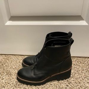 Blondo zip up weatherproof boot - size 8